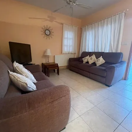 Three Bedroom House Dom wakacyjny *