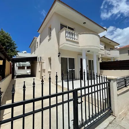 Three Bedroom House Dom wakacyjny Pafos