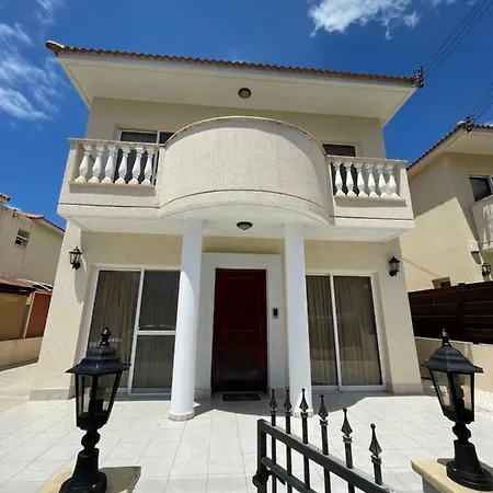 Three Bedroom House Dom wakacyjny